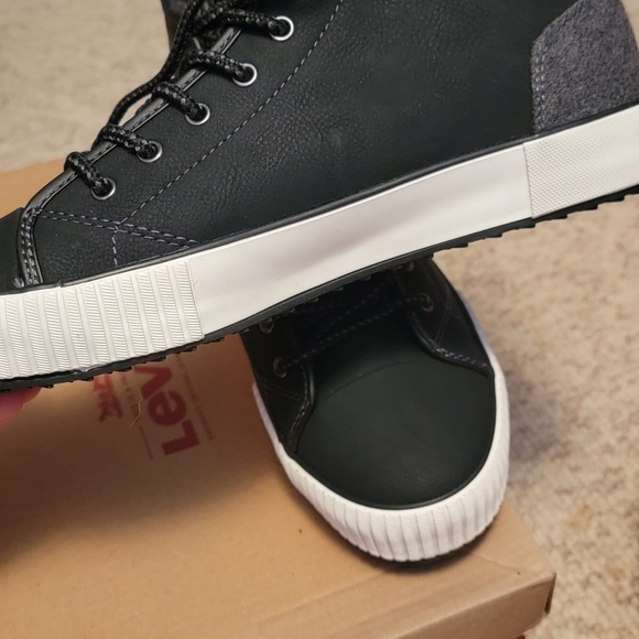 Men's Levi's Shoes - Picture 11 of 12